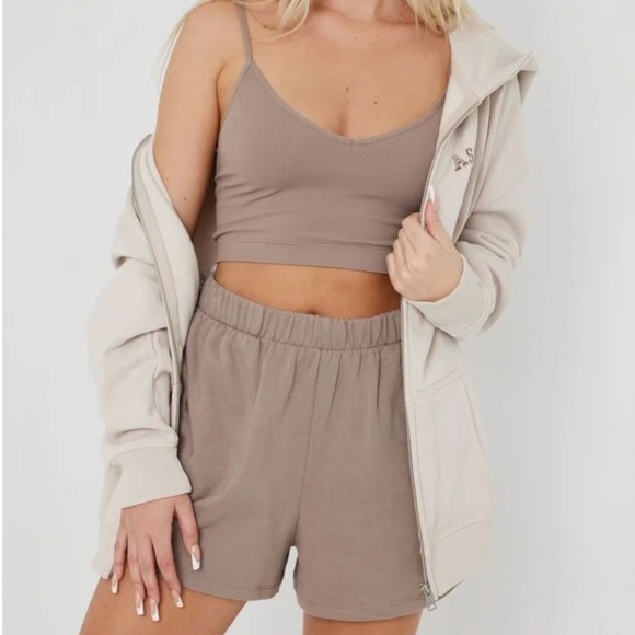 Brown Sofi Seamless V-neck Cami Top size M from Garage - Picture 3 of 5